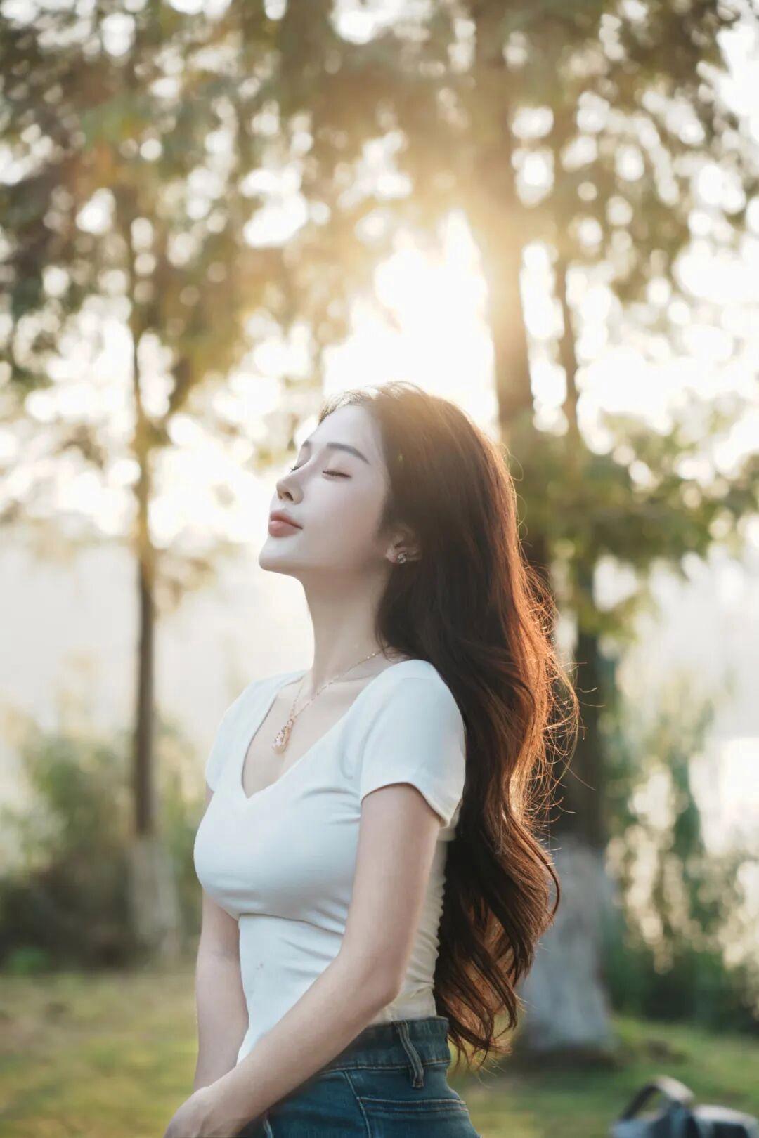 户外女生应该学会的11姿势拍写真-图片3