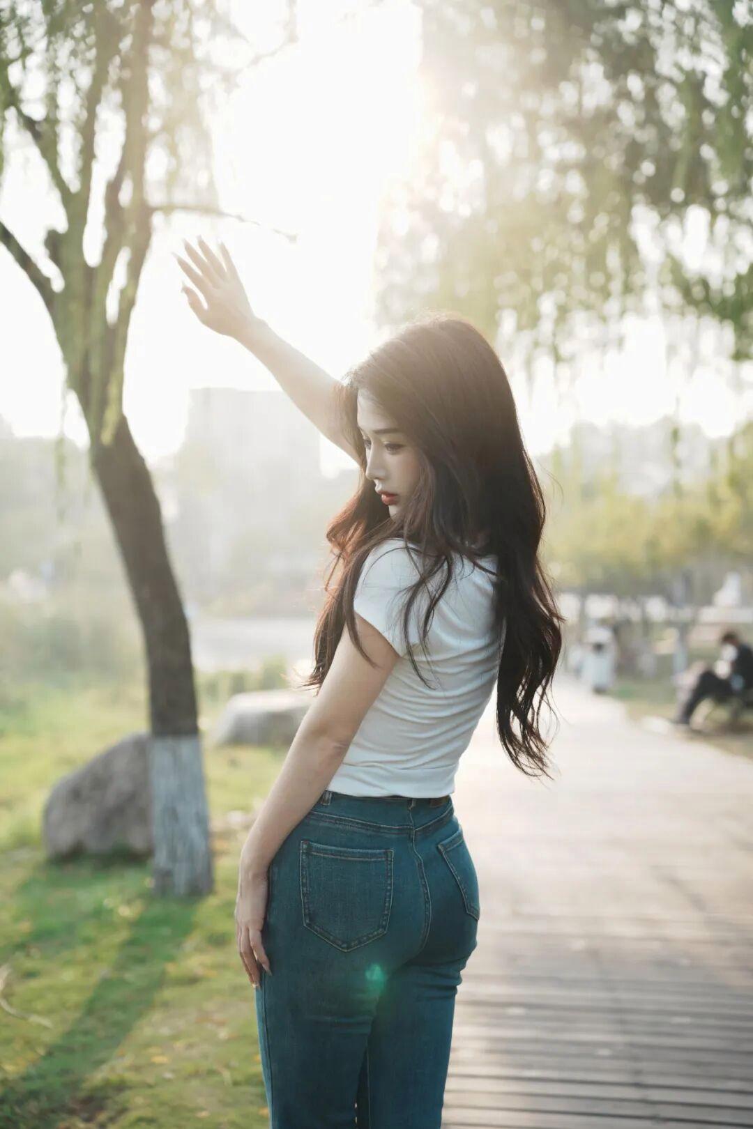 户外女生应该学会的11姿势拍写真-图片12